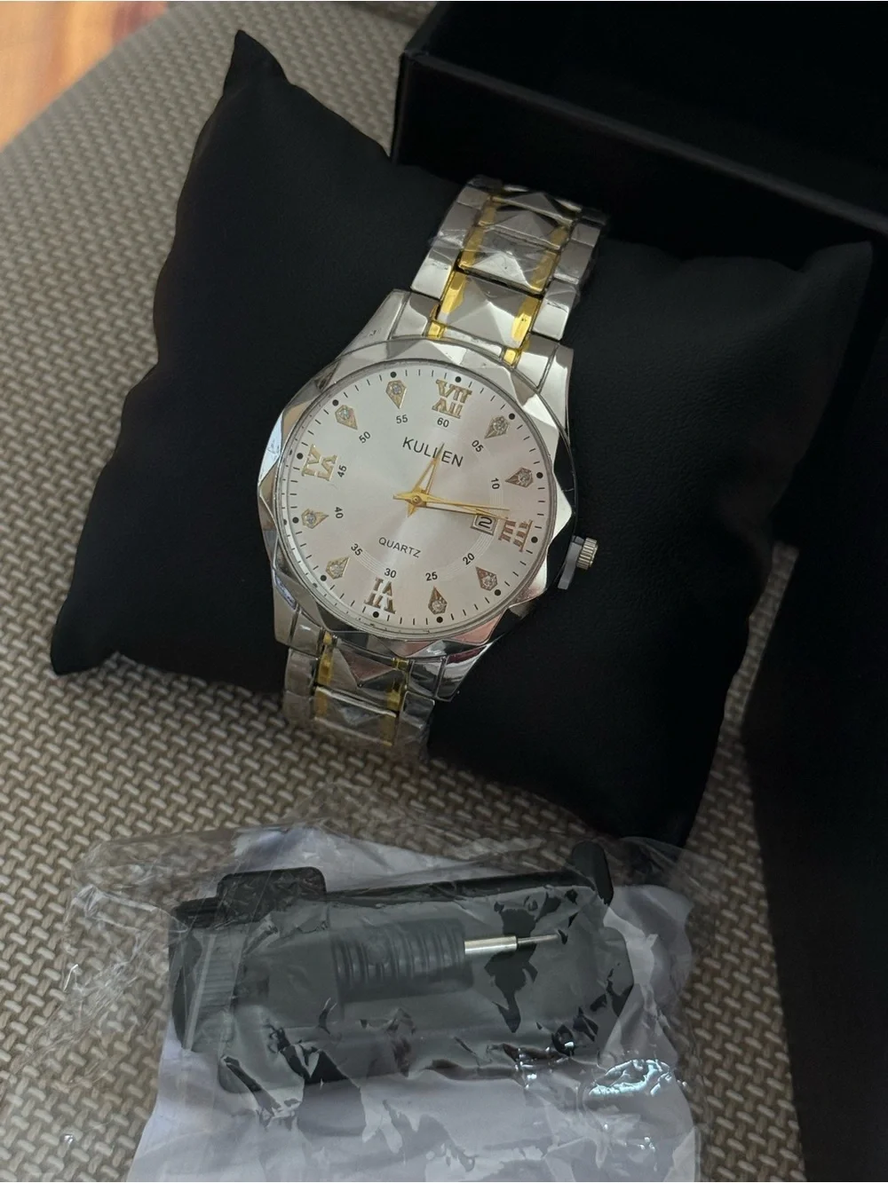Stylish vintage men’s Watch